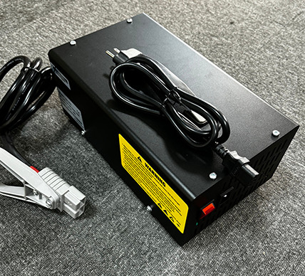 شارژر باتری سری ESCH 24V 30A شارژر فرکانس بالا 240v 1PHASE شارژر باتری فورک لیفت