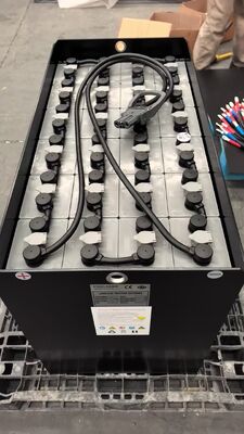 باتری های کششی اسید سرب سفارشی باتری 48 ولت 600 آمپر برای کامیون های فورک لیفت HELI CPD20 با پلاگین REMA160